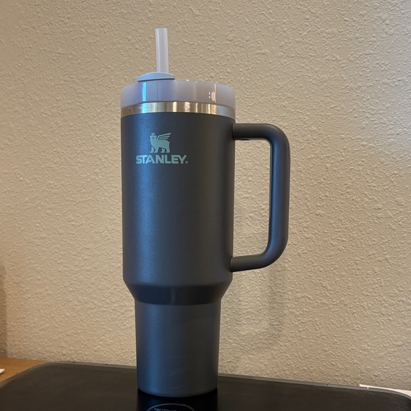 Stanley 40oz Charcoal grey and mint sage green with straw - Picture 2 of 8